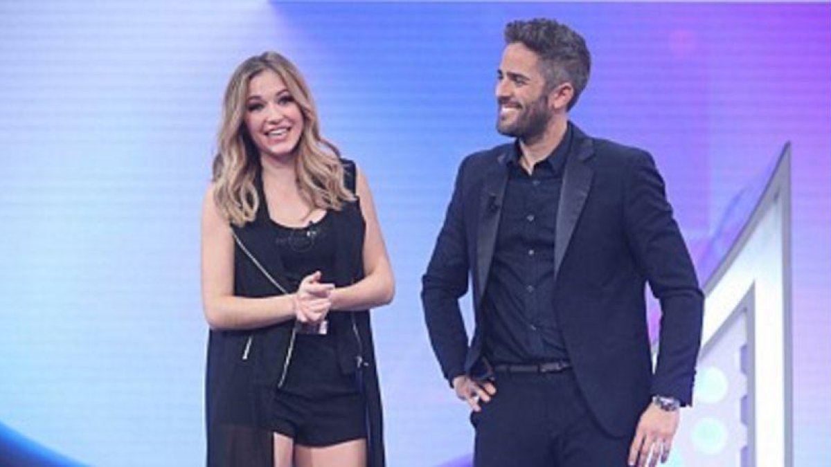 Mireya, la expulsada de ayer de OT, con el presentador, Roberto Leal.-RTVE
