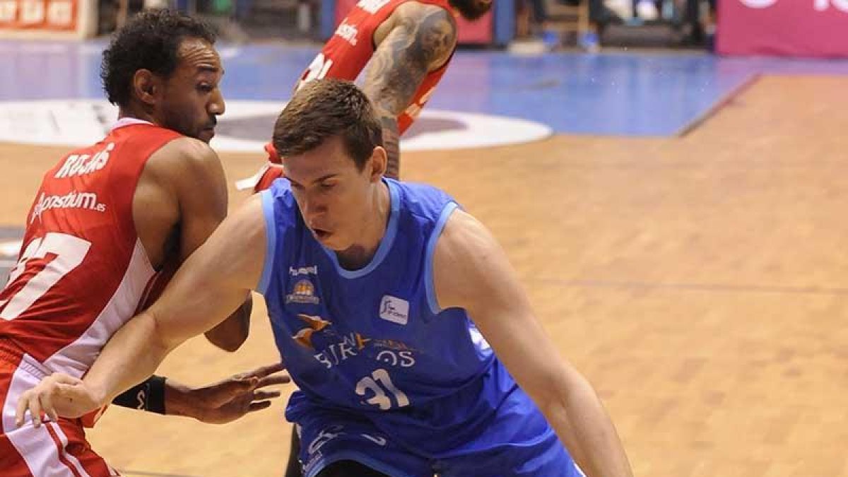 Vlatko Cancar en acción en el Coliseum-M. González