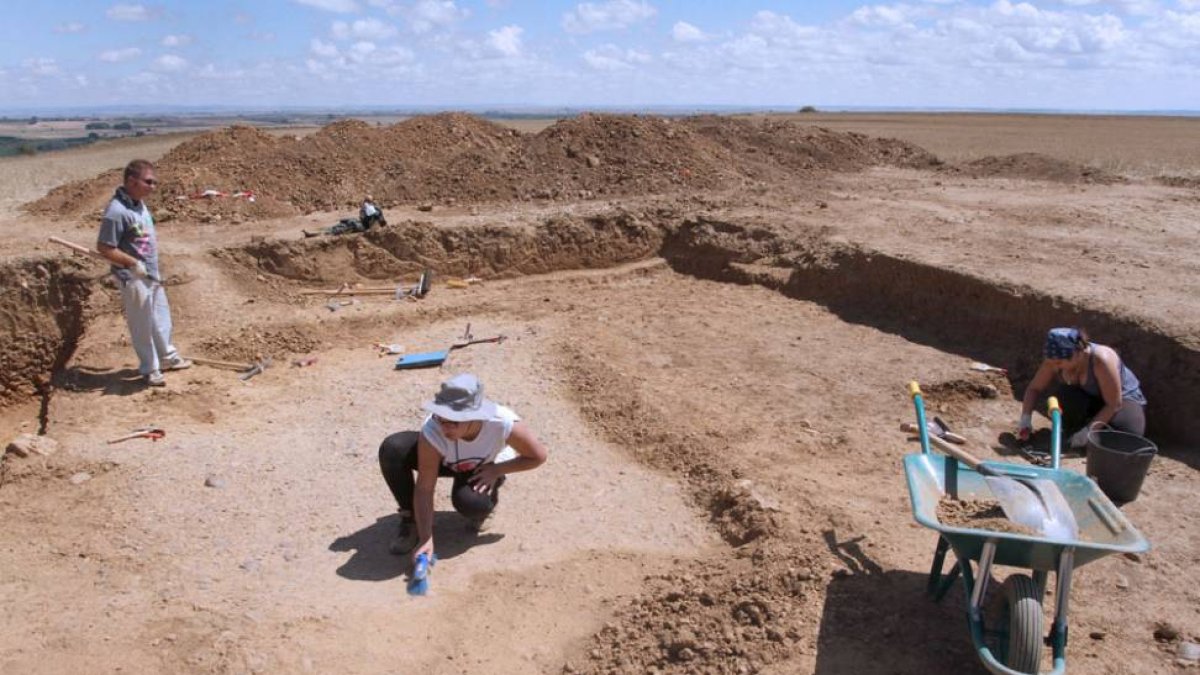 La importancia de Dessobriga empezó a vislumbrarse en 2011 a raíz de las obras de la autovía del Camino de Santiago, la A-231 León-Burgos.-Brágimo (Ical)