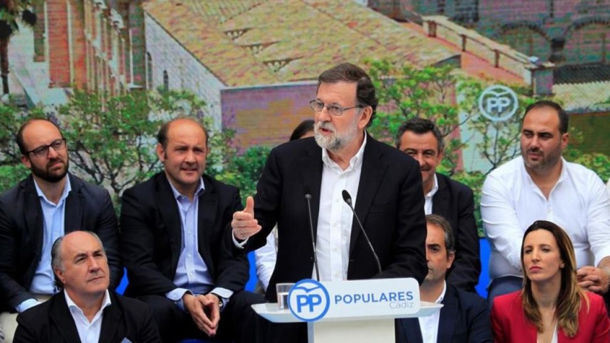 El presidente del Gobierno, Mariano Rajoy, durante la clausura del acto con candidatos municipales del PP de la provincia de Cadiz, en Jerez de la Frontera.-CARRASCO RAGEL