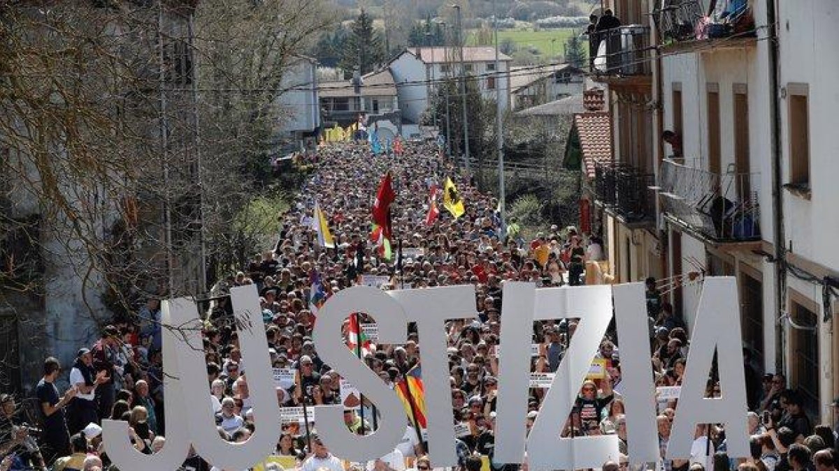 Manifestación para pedir justicia y proporcionalidad en el caso Alsasua, en la localidad Navarra, en marzo del 2019.-VILLAR LÓPEZ / EFE