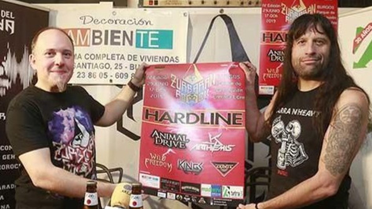 Jaime Revilla y Michael Nebreda presentaron ayer el cartel del Zurbarán Rock en el Jarra’N’Heavy.-RAÚL G. OCHOA