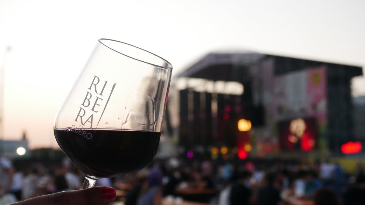 Los asistentes a Sonorama consumen 2.500 botellas de vino de 28 bodegas de Ribera. @DORibera