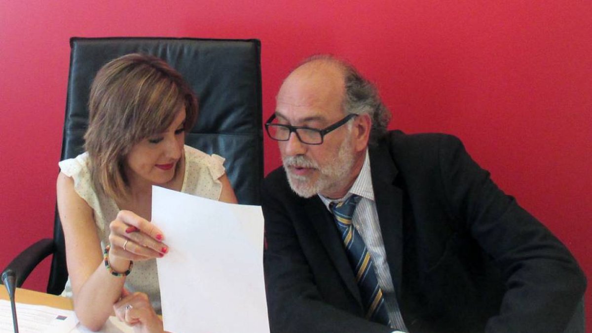 Aitana Hernando y Miguel Ángel Adrián se reunieron con los responsables sindicales.-E.M.