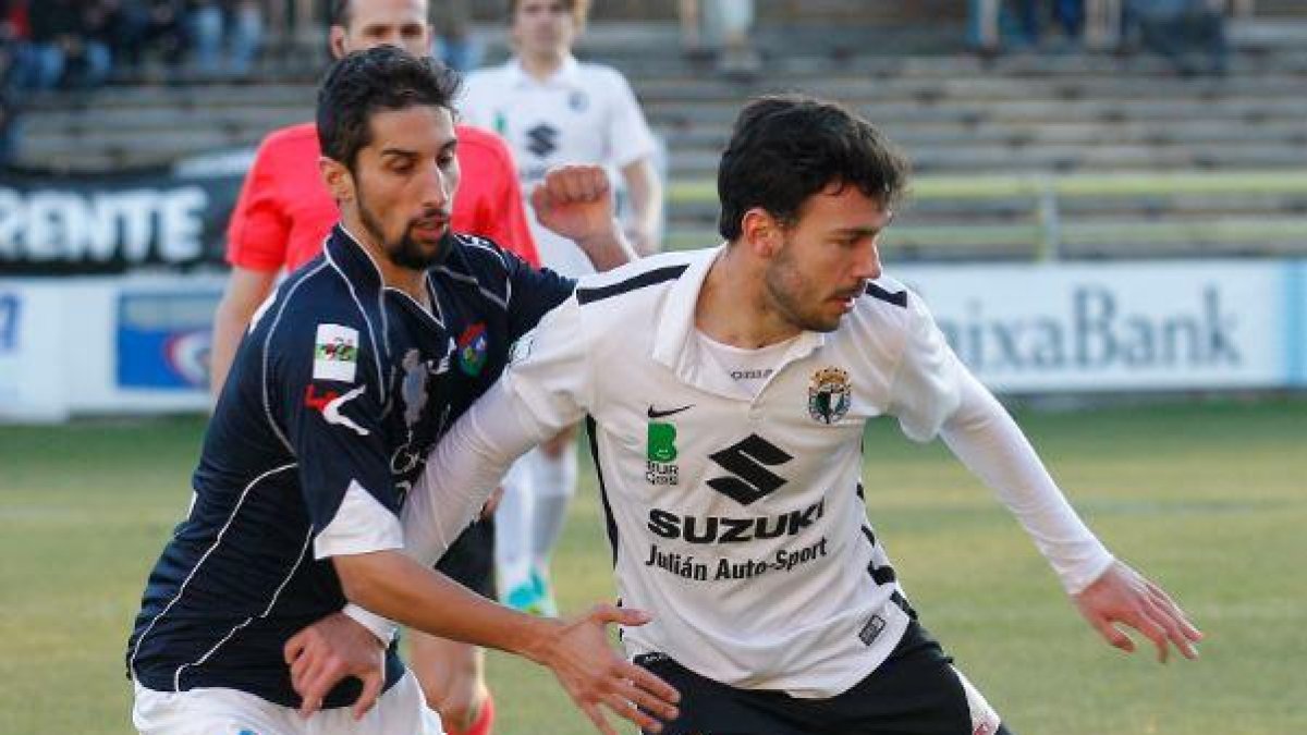 Diego Suárez jugará en punta junto a Adrián.-ISRAEL L. MURILLO