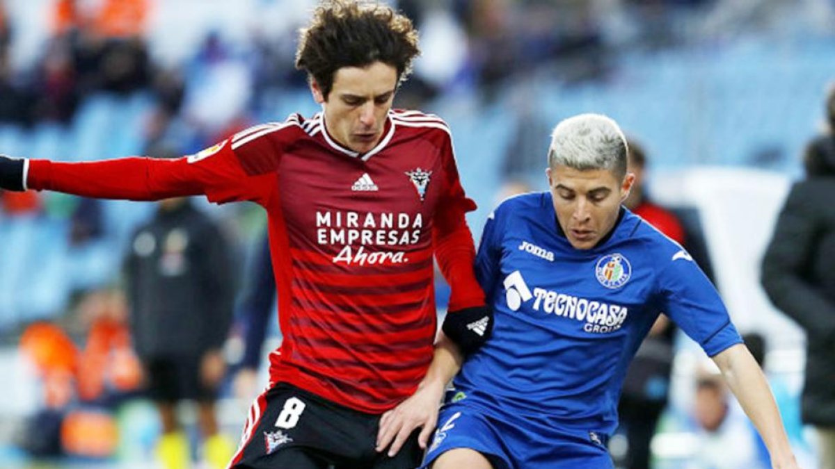 Sangalli forcejea con un jugador del Getafe en el encuentro de ayer en el Coliseum Alfonso Pérez-LaLiga.com