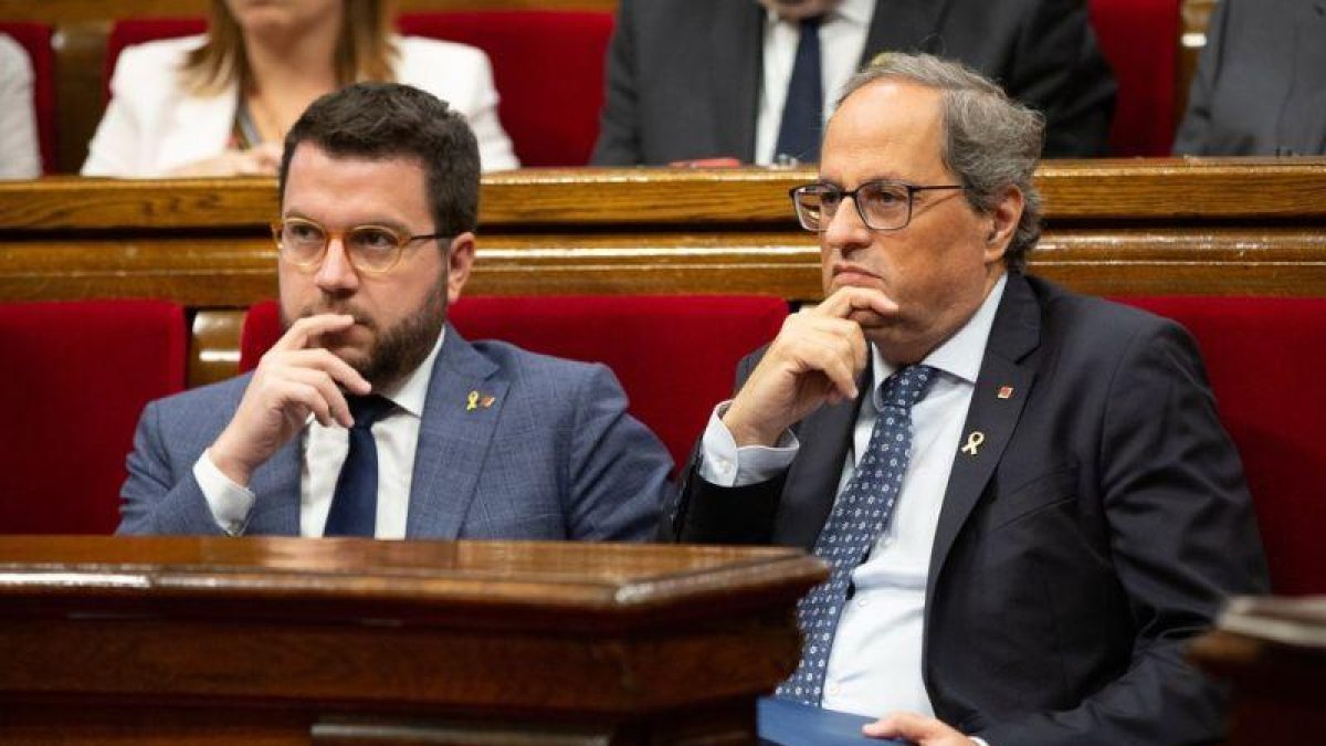 Pere Aragonès y Quim Torra, en el 'Parlament'.-EUROPA PRESS