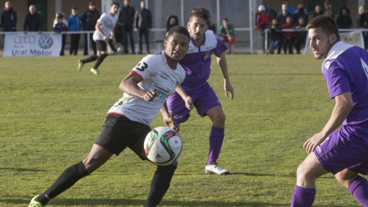 Catanha fue titular ayer en Cebreros, aunque no logró marcar.-ISRAEL L. MURILLO