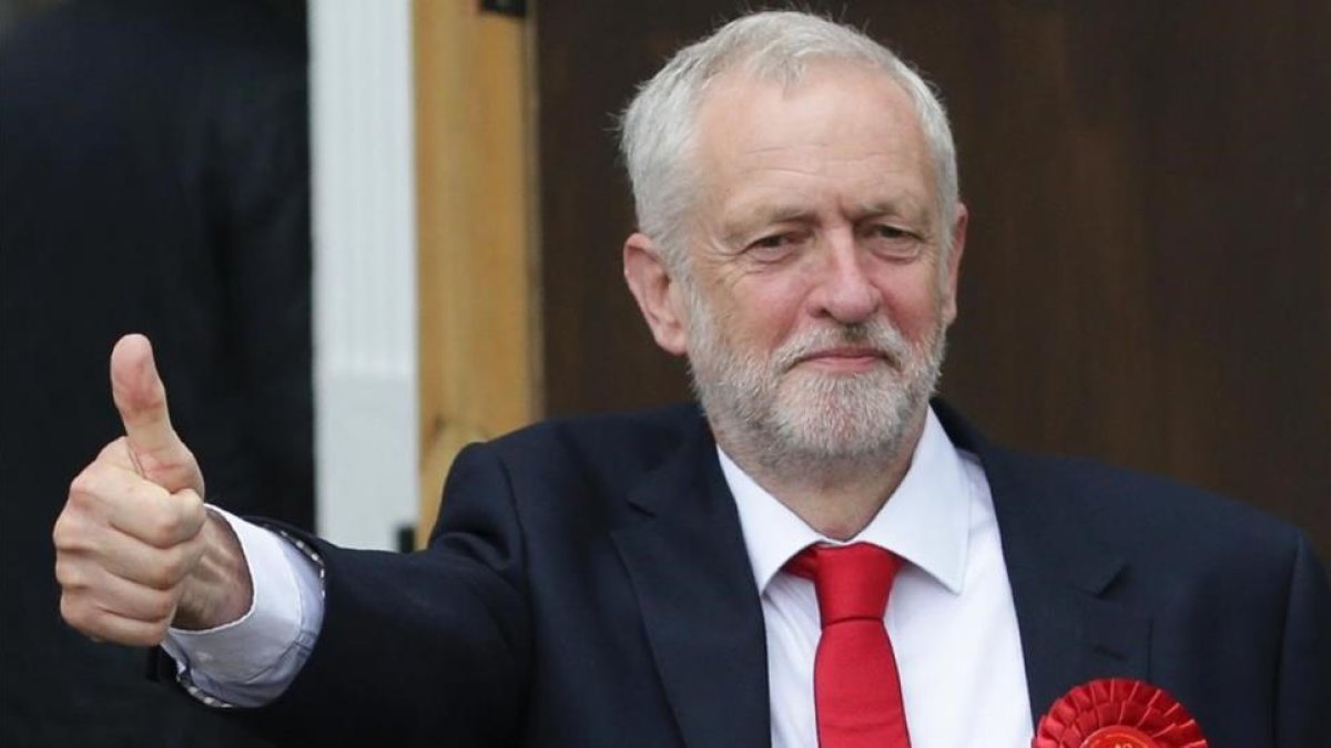 Corbyn, al llegar al colegio electoral, este jueves.-DANIEL LEAL-OLIVAS