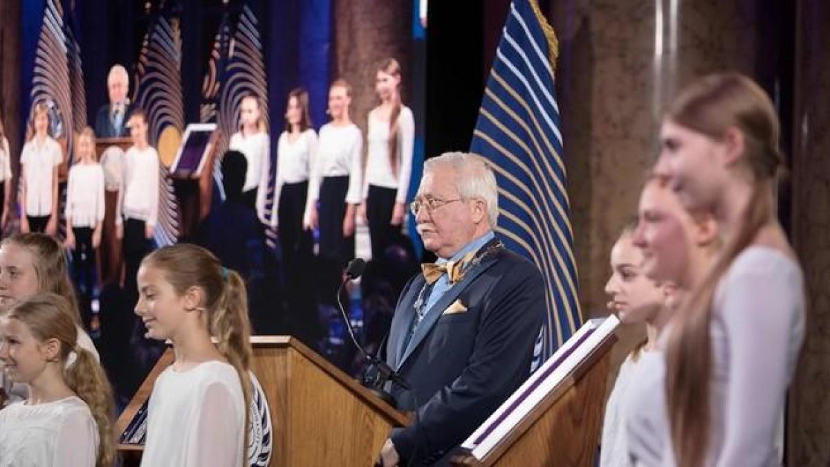 Ceremonia de proclamación del estado de Asgardia. En el centro, el multimillonario Igor Ashurbeyli.-ALEX HALADA (AFP)