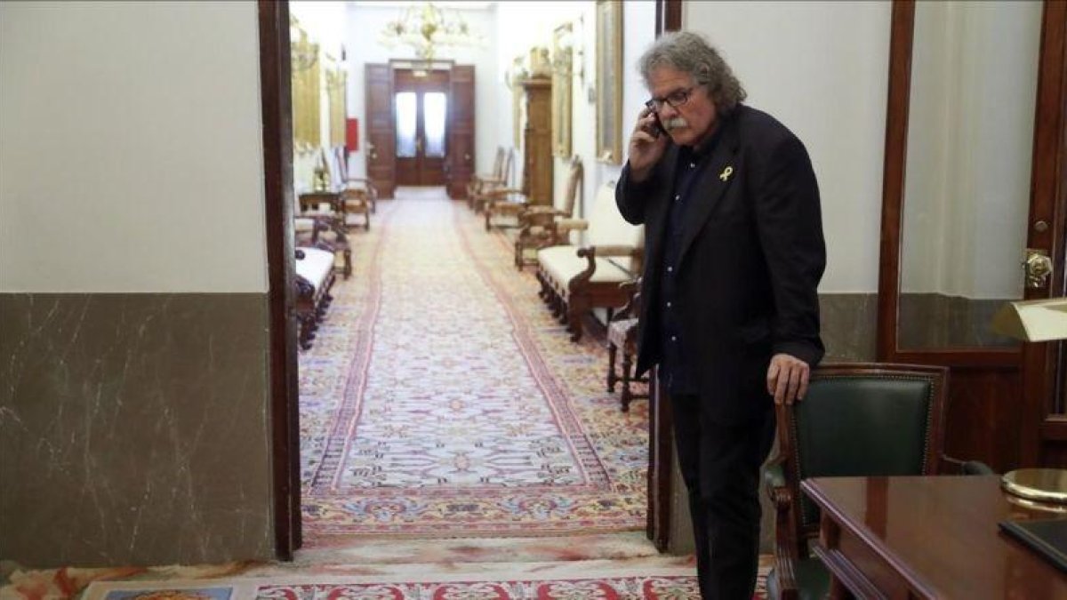 El portavoz de ERC en el Congreso, Joan Tardà,  a su llegada a la Junta de Portavoces esta manana en el Congreso de los Diputados.-CHEMA MOYA