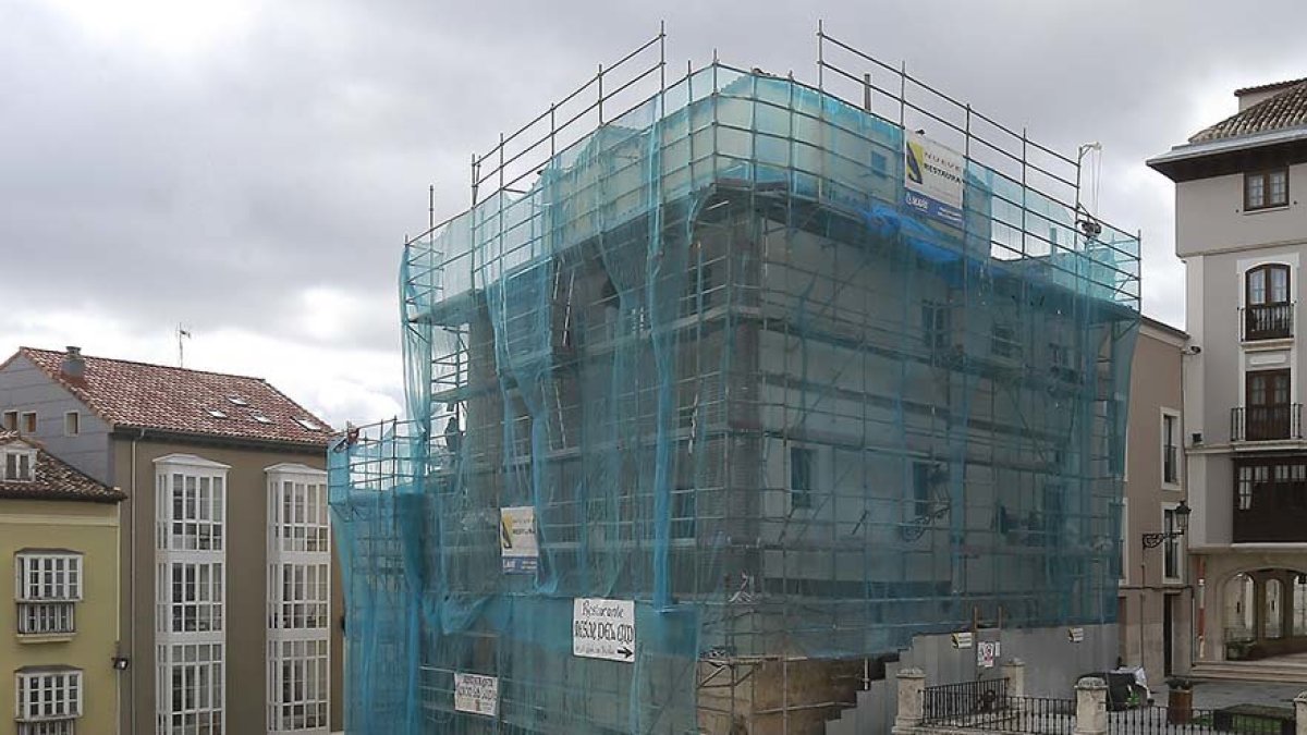 El Juzgado declara nula la ruina inminente de la cubierta de Santa María, 8. RAÚL G. OCHOA