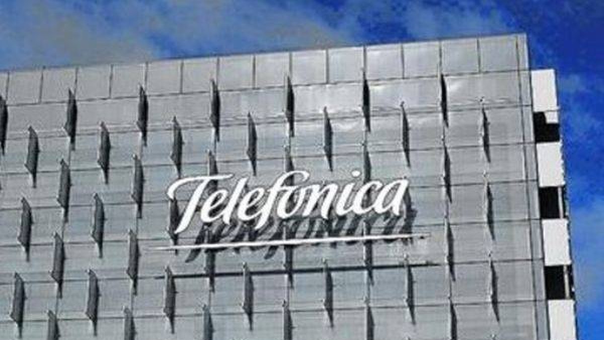 Imagen del cuartel general de Telefónica en Madrid, con el logotipo.-REUTERS