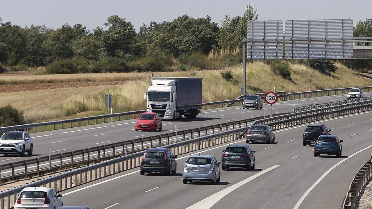 La circulación durante el fin de semana ha estado afectada por la operación salida. RAÚL OCHOA