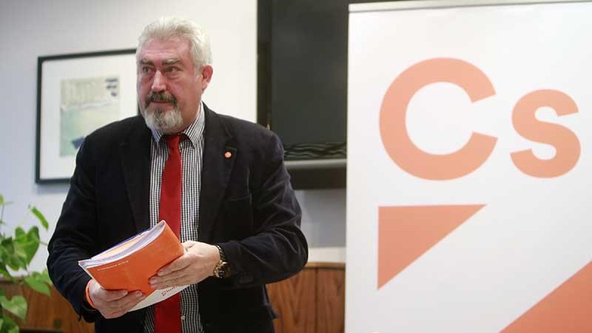 José Ignacio Delgado, ayer, durante la presentación de la Proposición No de Ley que su grupo ha registrado.-RAÚL G. OCHOA