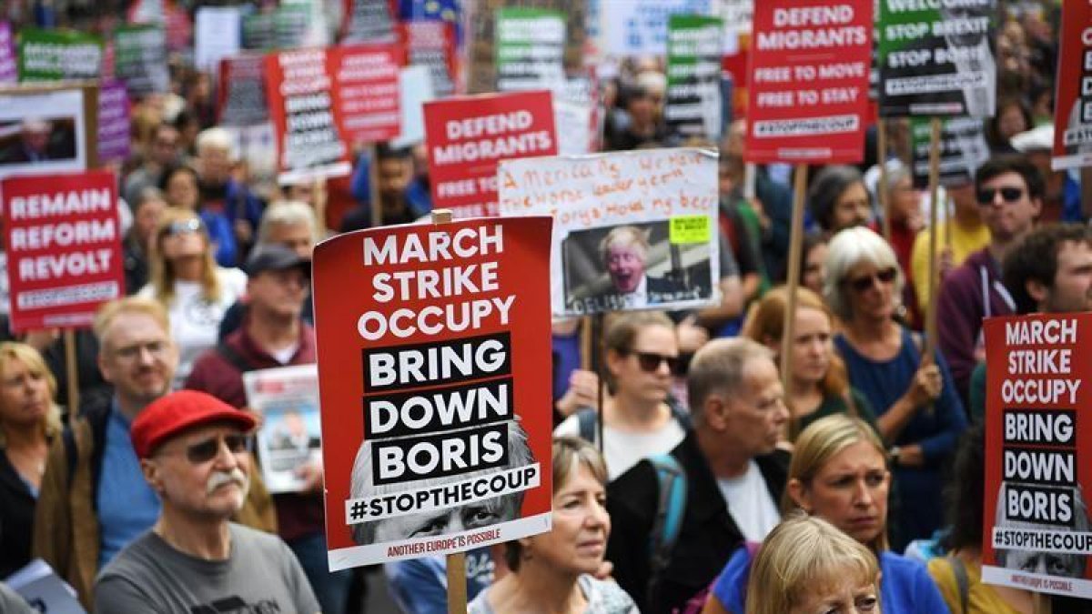 Protesta en Londres contra el gobierno de Boris Johnson y contra el 'brexit'.-EFE