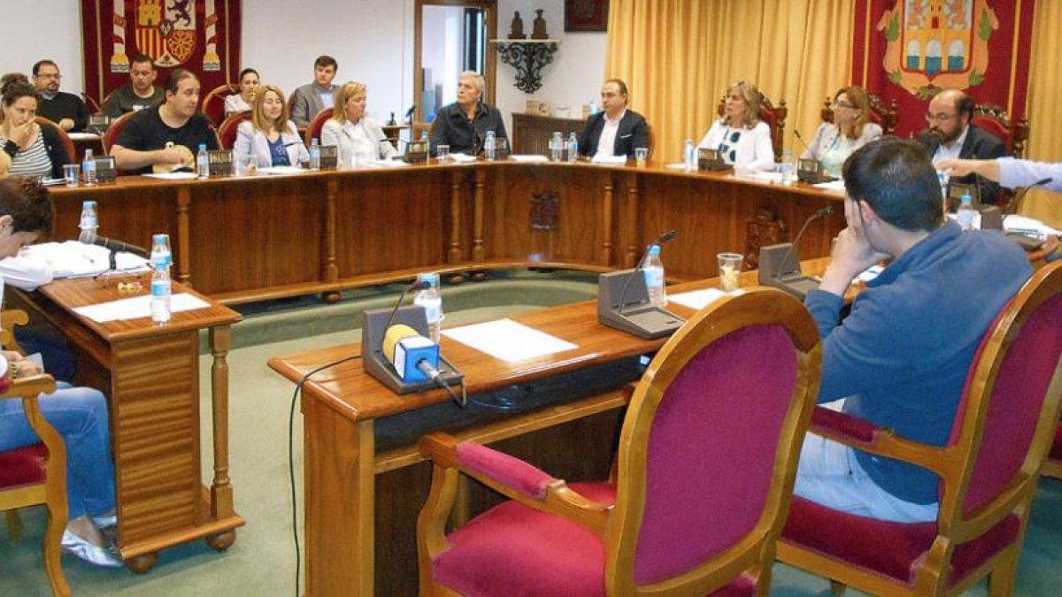 Imagen de archivo de un Pleno municipal en el Ayuntamiento de Aranda de Duero.-L.V.