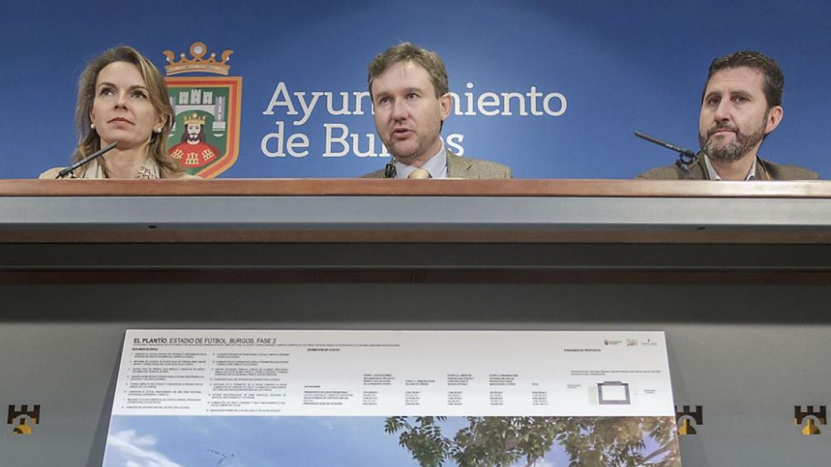 El alcalde de Burgos, Javier Lacalle, presidió la presentación de las obras de El Plantío.-SANTI OTERO