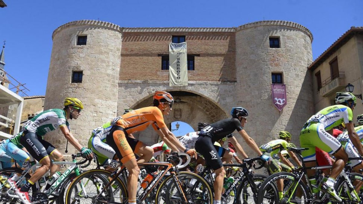 Los corredores atravesarán el Arco de la Cárcel para subir por la calle Mayor de Lerma hasta el Parador-Santi Otero