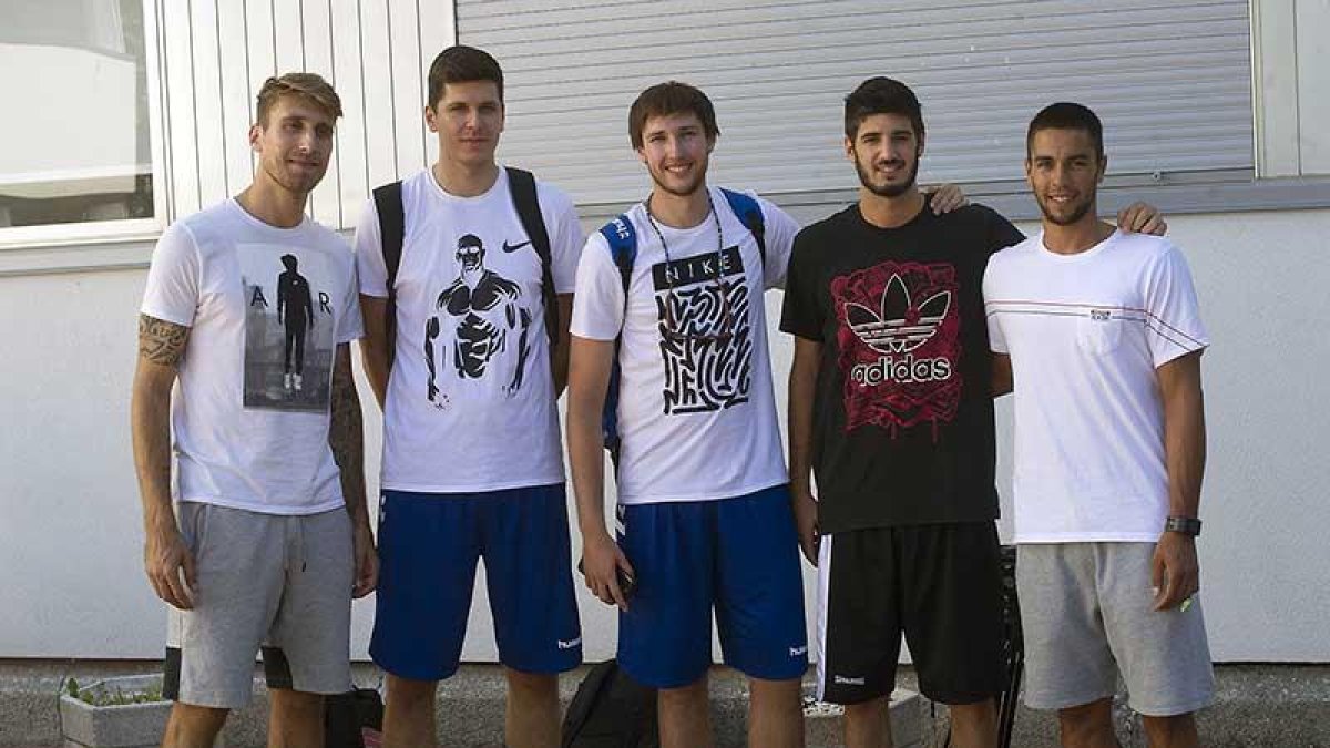 Javi Vega, Goran Huskic, Edu Martínez, Álex Barrera y Álex López ya saben lo que es jugar en ACB-Israel L. Murillo