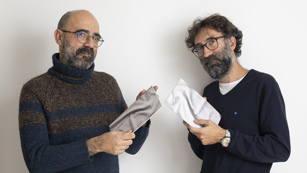 Óscar Esquivias (izquierda) y Asís G, Ayerbe, fundadores de la revista Mirlo. ASÍS G. AYERBE