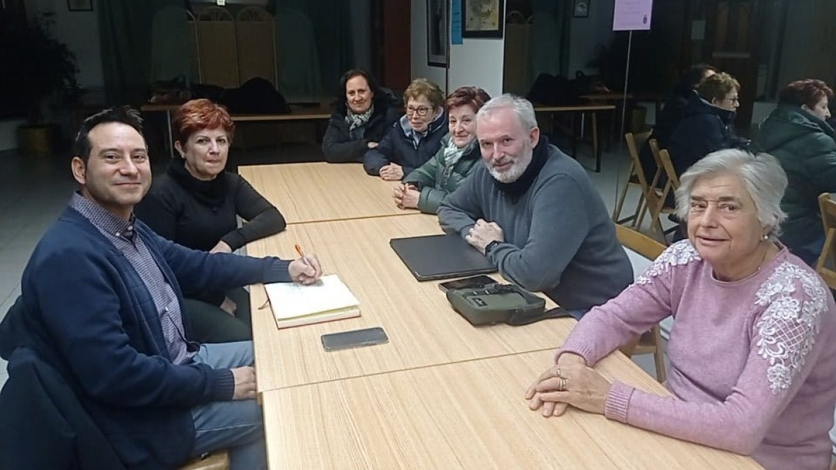Podemos e IU se han reunido con la directiva de la Asociación de Vecinos del Barrio del Polígono Residencial, entre otras