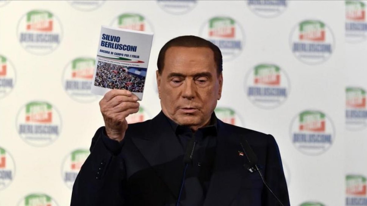 El exprimer ministro Silvio Berlusconi, el domingo.-ANSA/ AP / FLAVIO LO SCALZO