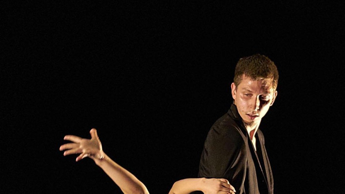 Ayano Tatekawa y Héctor Tarro interpretaron ‘Reminiscence’ en el escenario del Teatro Principal.-Gerardo Sanz