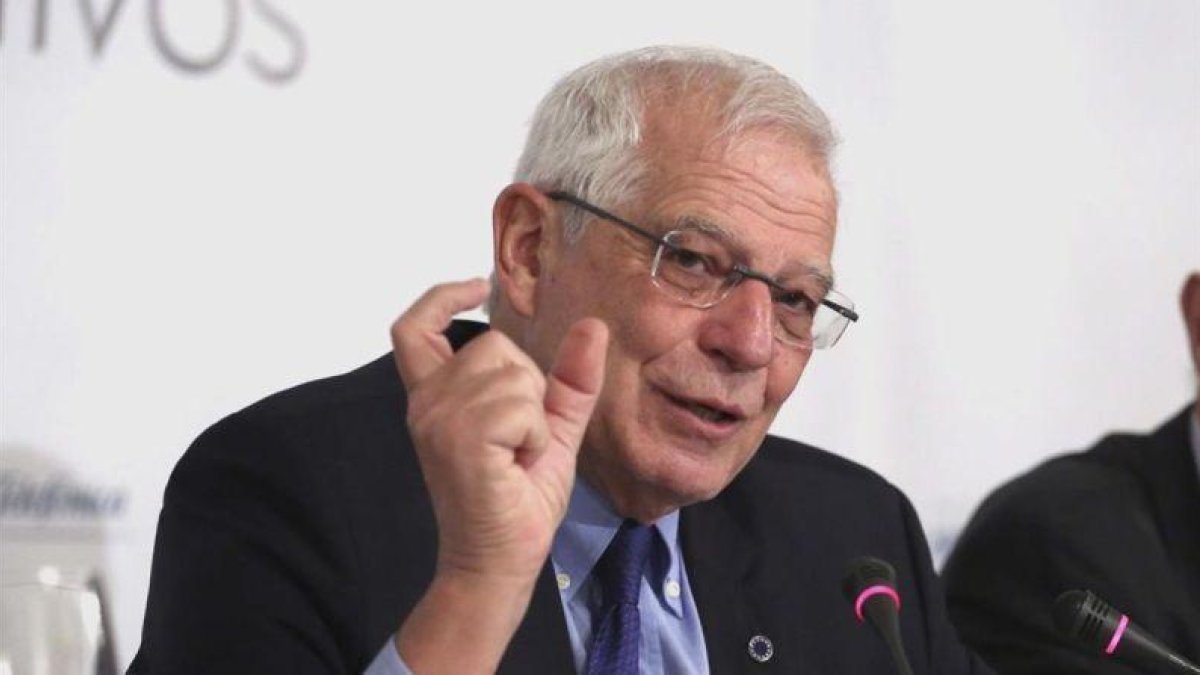 El ministro de Asuntos Exteriores, Josep Borrell, en Madrid.-DAVID CASTRO
