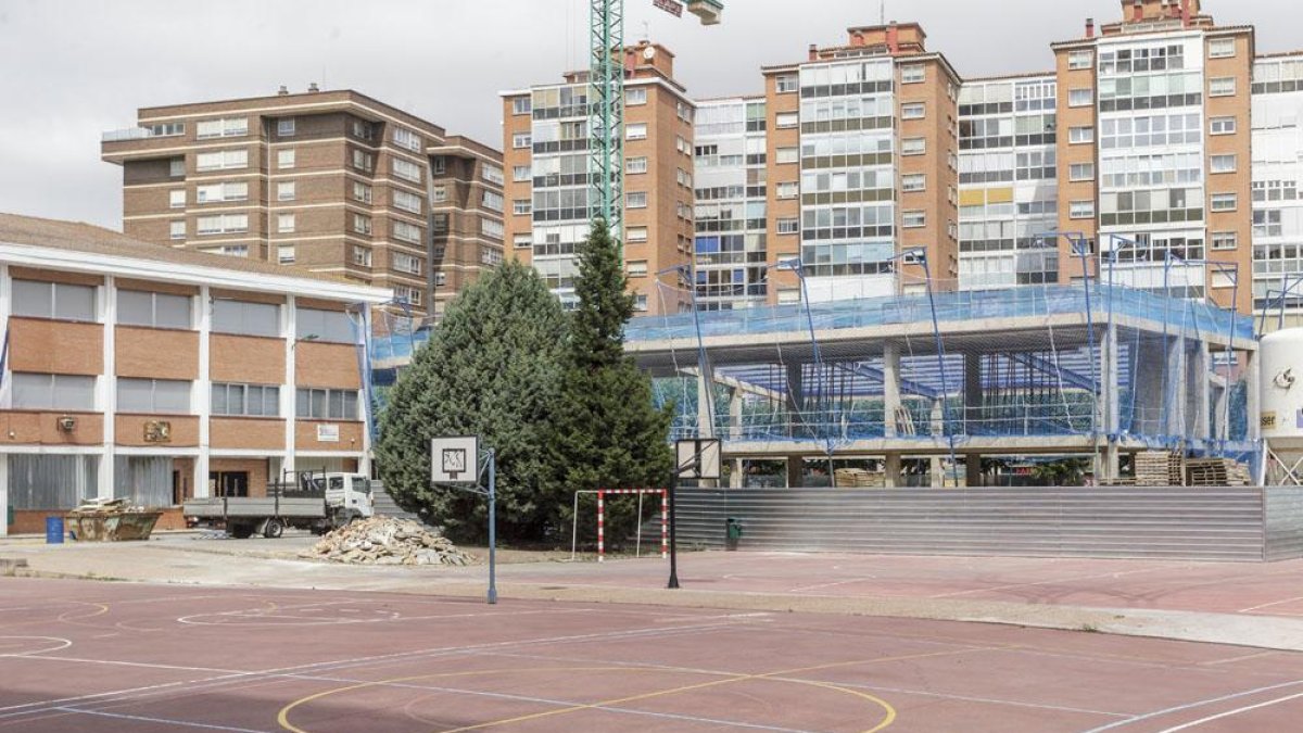 Las obras en el colegio de Infantil y Primaria Antonio Machado comenzaron nada más concluir el curso escolar.-SANTI OTERO