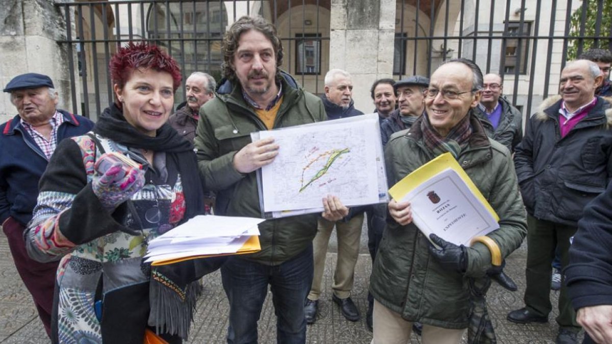 Los pueblos enviarán a los ministerios el informe que, encargado a un experto, recoge los muchos elementos que Fomento ha obviado en su proyecto ‘Oeste’.-I. L.M.