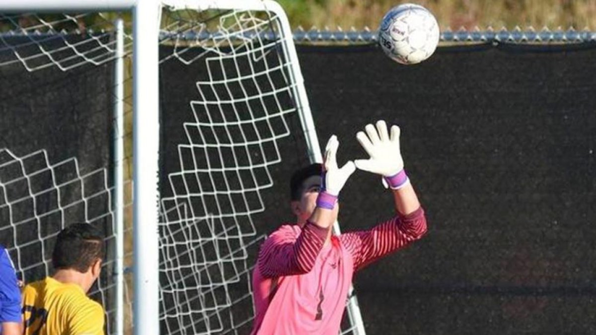 El guardameta Jorge Martínez ‘Coque’ estudia en la Universidad de Virginia Occidental y juega en su equipo.-