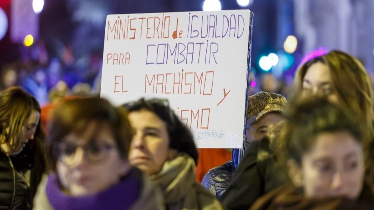 Manifestación en Burgos por el Día Internacional de la Eliminación de la Violencia contra la Mujer. SANTI OTERO