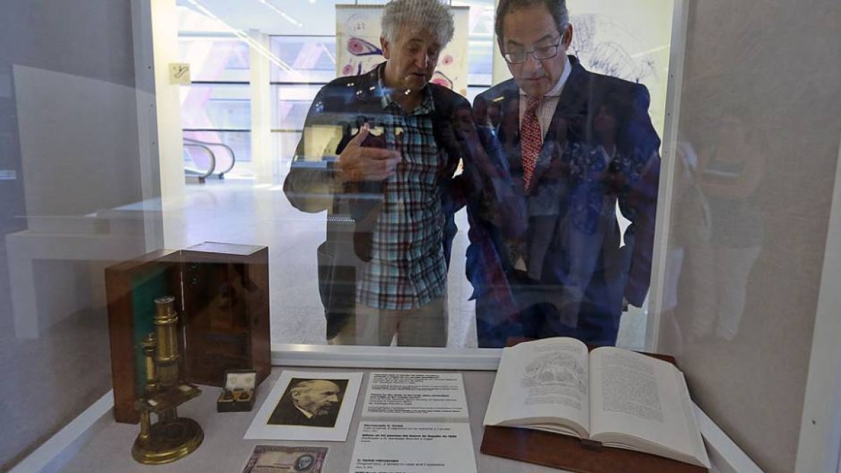 Arsuaga y Baudilio Fernández Mardomingo durante la presentación.-RAÚL G. OCHOA