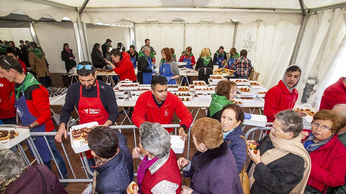 Festividad de la Cecina en el barrio San Pedro de la Fuente. SANTI OTERO