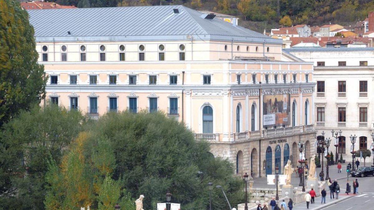 Las oficinas del Instituto Municipal de Cultura (IMC) están en el Teatro Principal.