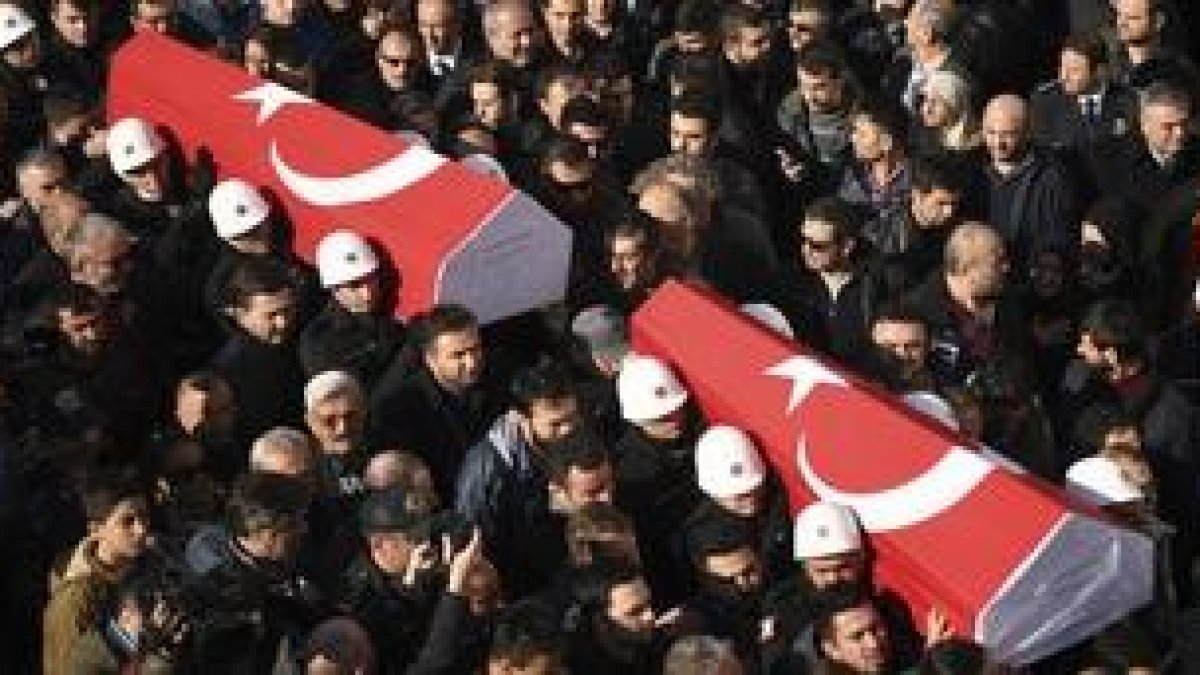 Entierro de las víctimas de los atentados de Estambul.-AP