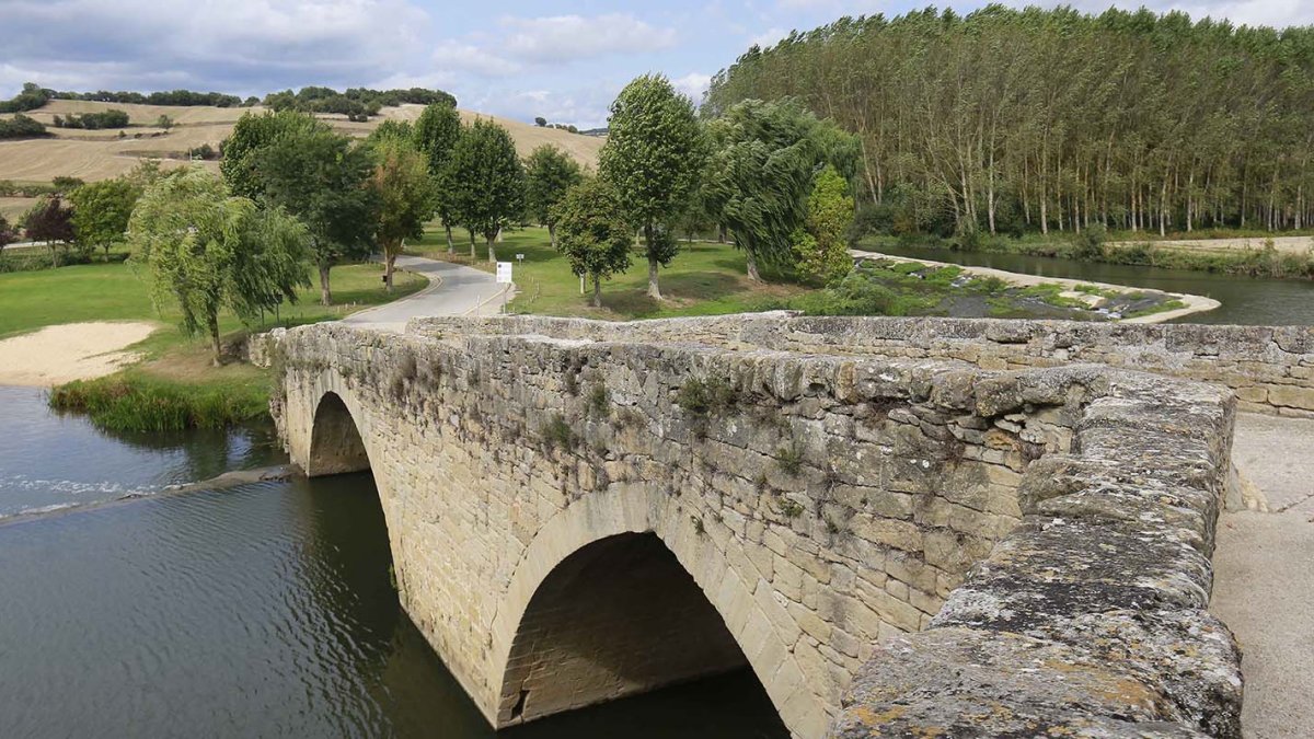 La localidad lleva décadas pidiendo que se salvaguarde este puente histórico, ya que es muy utilizado habitualmente poniendo en peligro el conjunto. R. OCHOA