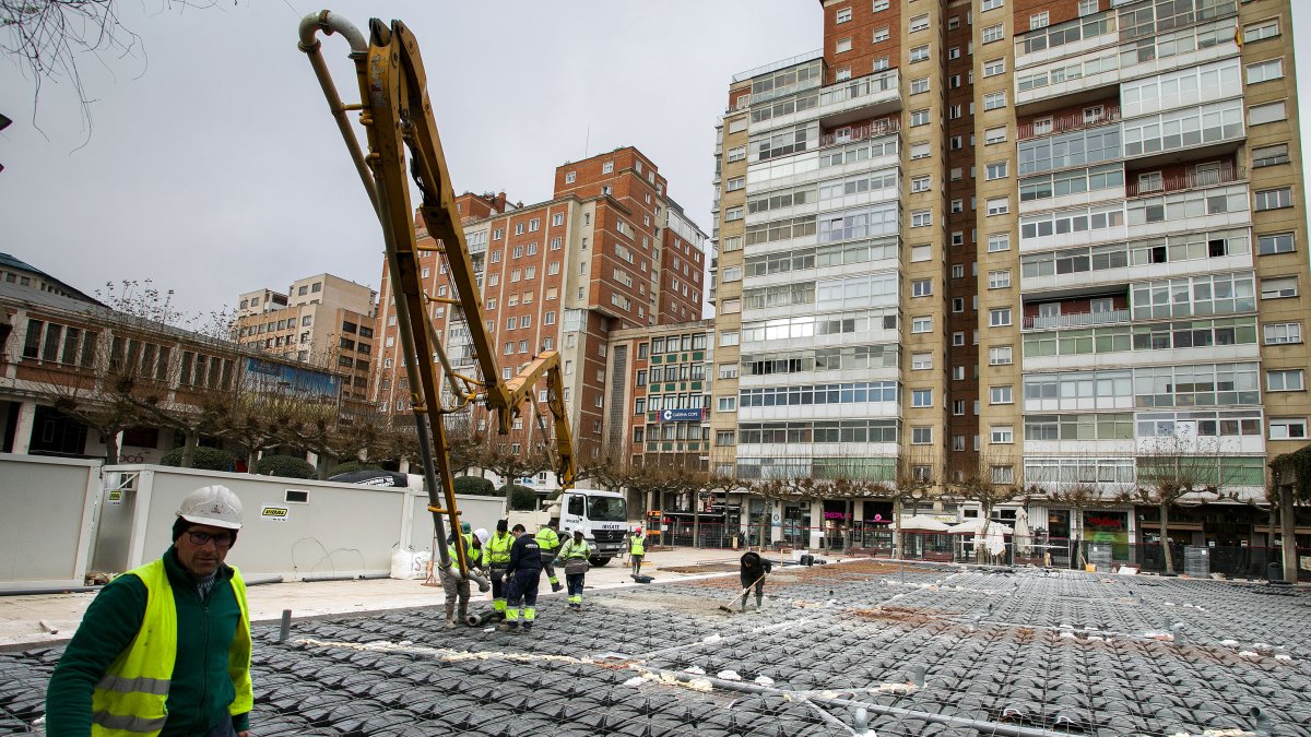 Obras del mercado norte provisional en la Plaza España. TOMÁS ALONSO