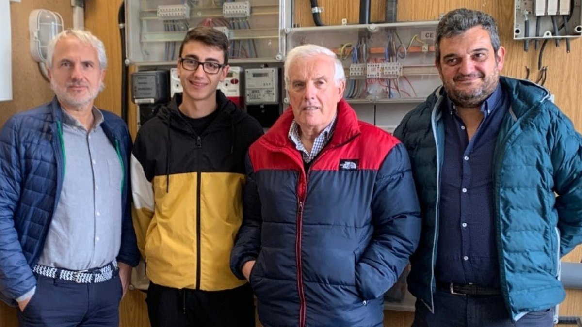 Alfredo Martínez, con los representantes del Aramburu Boscos y Apilet. ECB