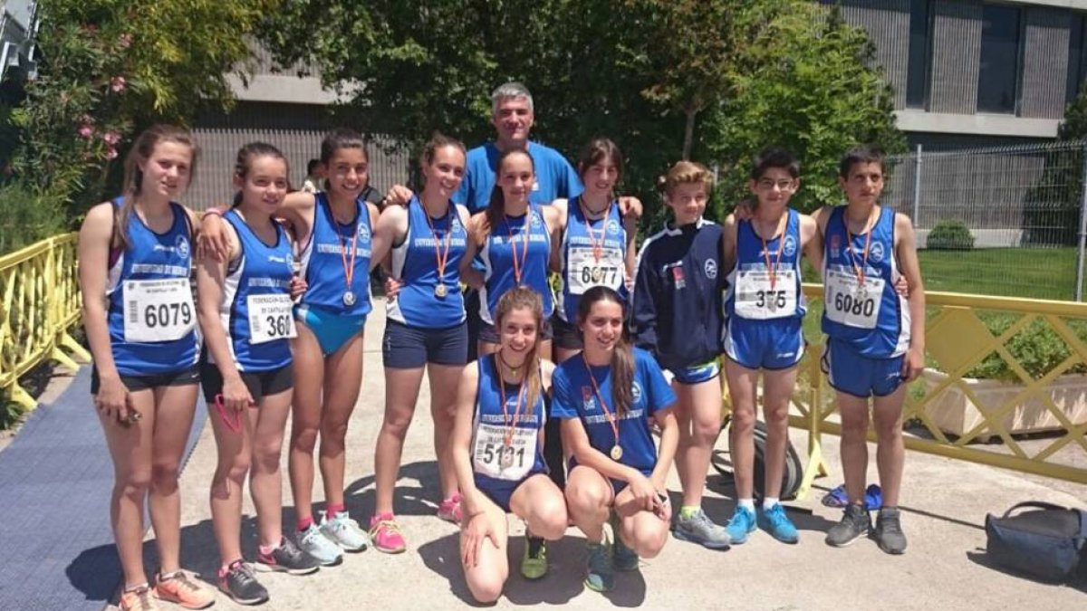 Componentes de los equipos infantil y cadete del UBU Caja de Burgos-ECB