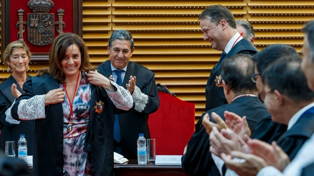Mónica Pérez Villegas, durante su toma de posesión como decana del Colegio de Abogados de Burgos. SANTI OTERO
