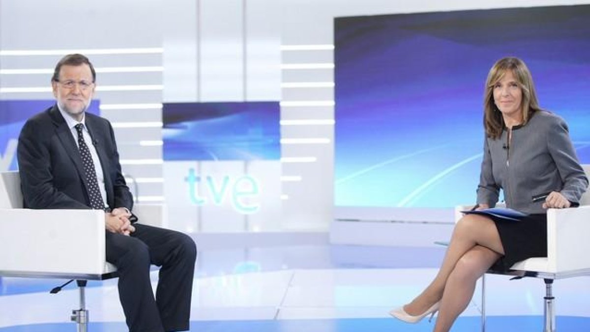 Rajoy, con Ana Blanco, en los estudios de TVE.-RTVE