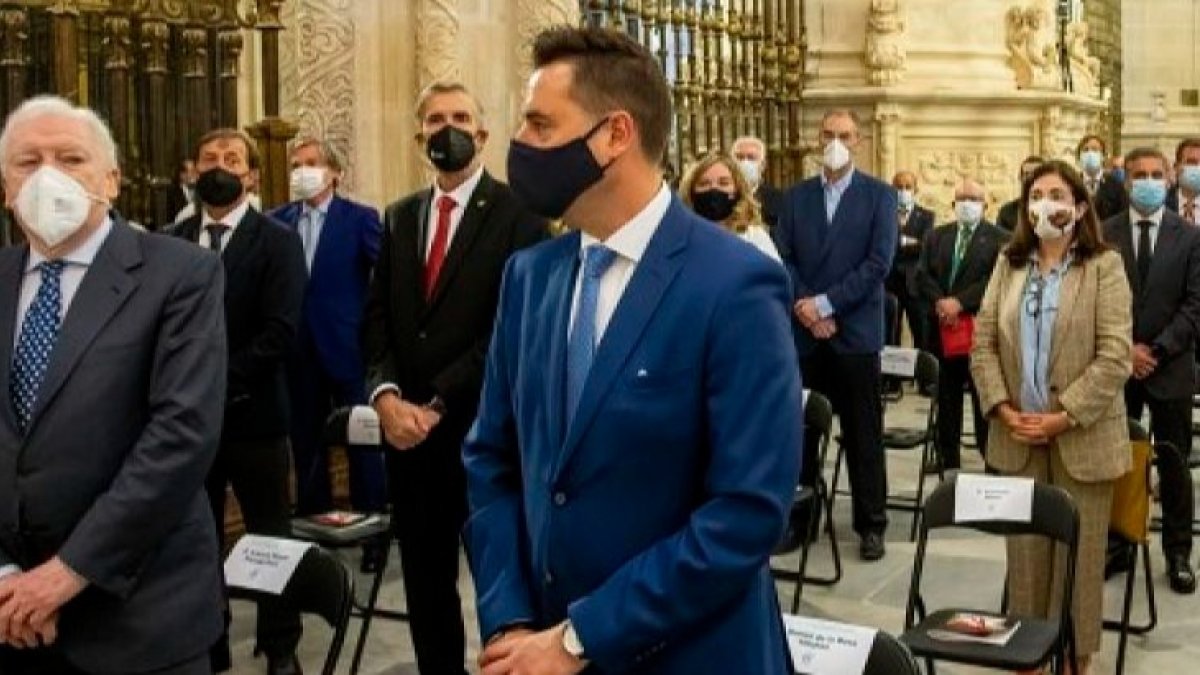 De la Rosa junto a Méndez Pozo durante la misa del VIII Centenario. SANTI OTERO