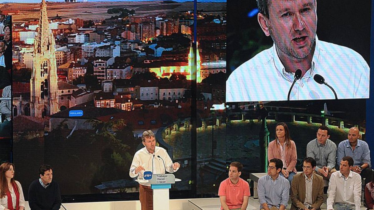 Javier Lacalle, ayer, durante su intervención en el mitin del PP, en el Fórum Evolución.-ISRAEL L. MURILLO