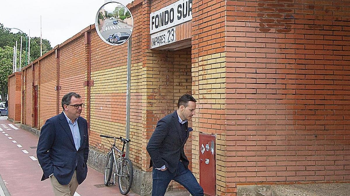 Los directivos del San Pablo entraron a las oficinas del Burgos CF a las diez de la mañana.-ISRAEL L. MURILLO