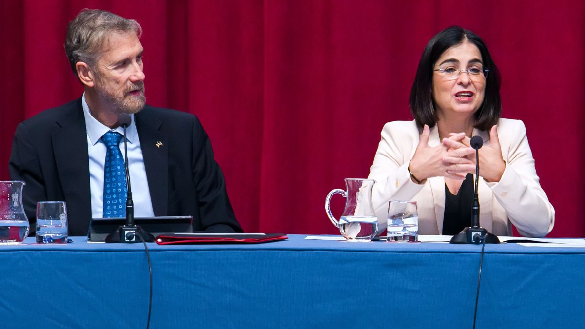 Carolina Darias, junto al rector de la UBU, Manuel Pérez Mateos. TOMÁS ALONSO