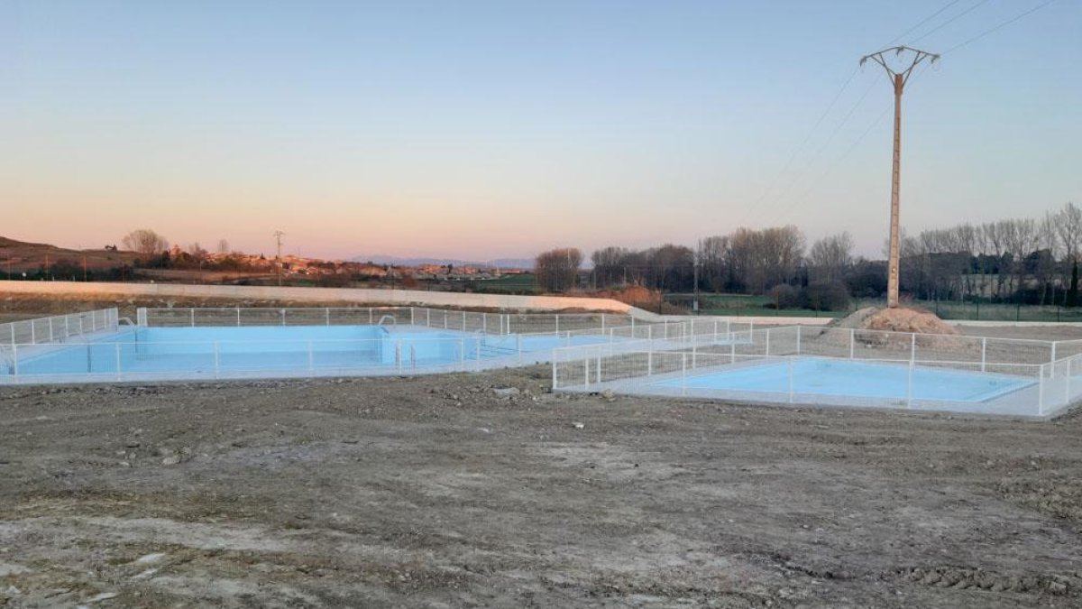 La primera fase, de creación y conexión de los dos vasos de piscina, es la más compleja y ha supuesto 500.000 euros.-ECB