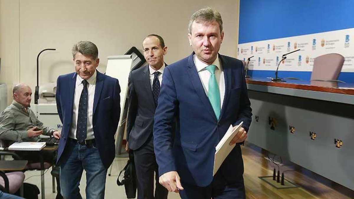 El alcalde se sumó a la presentación del proyecto por parte de los empresarios promotores.-R. OCHOA