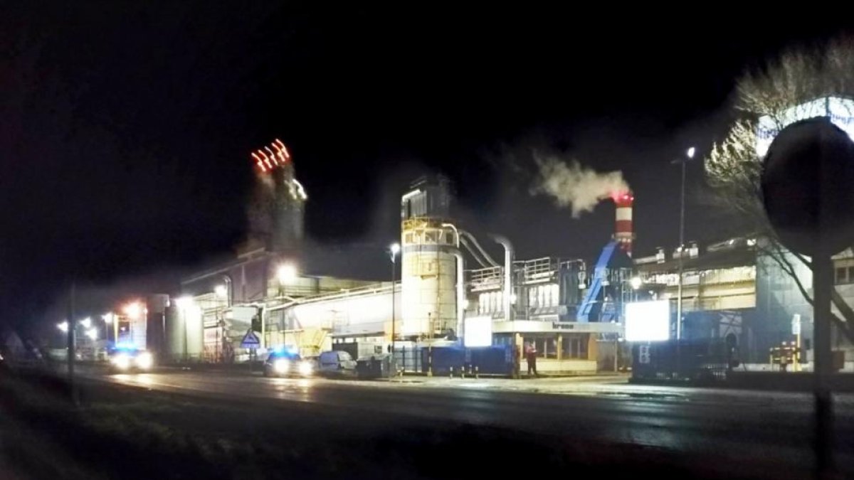 La Policía desplazó anoche dos patrullas a la fábrica-